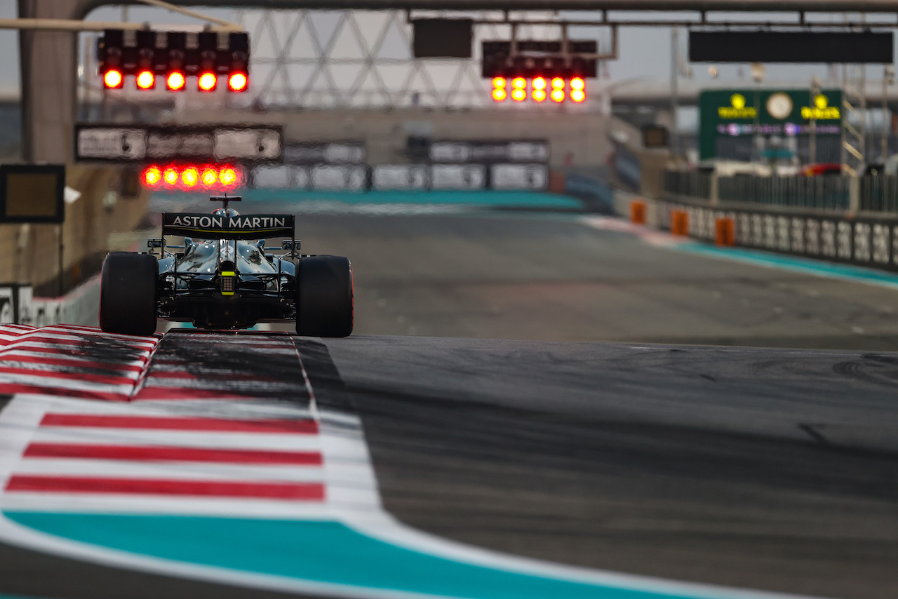 GP ABU DHABI, Sebastian Vettel (GER), Aston Martin F1 Team 
11.12.2021. Formula 1 World Championship, Rd 22, Abu Dhabi Grand Prix, Yas Marina Circuit, Abu Dhabi, Qualifiche Day.
- www.xpbimages.com, EMail: requests@xpbimages.com © Copyright: Charniaux / XPB Images