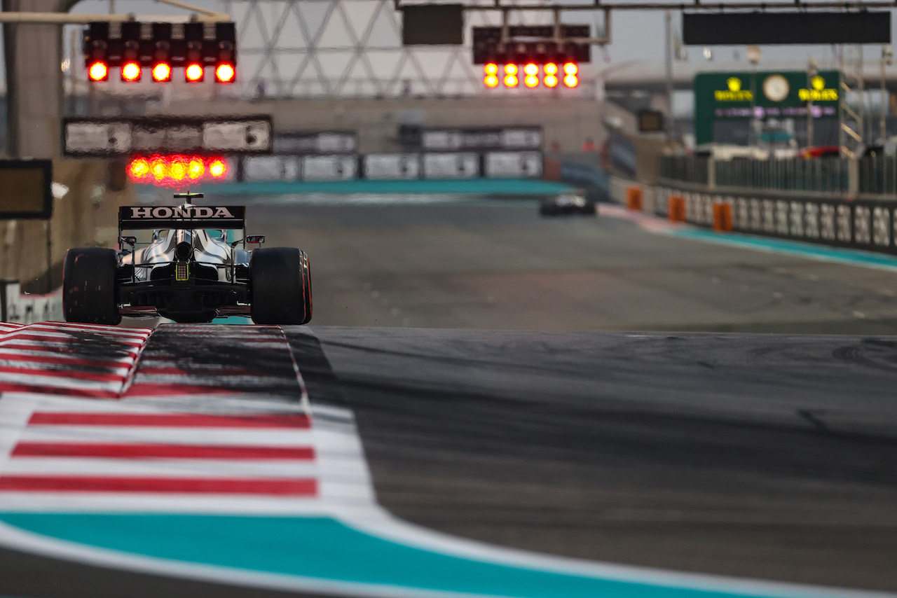 GP ABU DHABI, Yuki Tsunoda (JPN), Alpha Tauri 
11.12.2021. Formula 1 World Championship, Rd 22, Abu Dhabi Grand Prix, Yas Marina Circuit, Abu Dhabi, Qualifiche Day.
- www.xpbimages.com, EMail: requests@xpbimages.com © Copyright: Charniaux / XPB Images