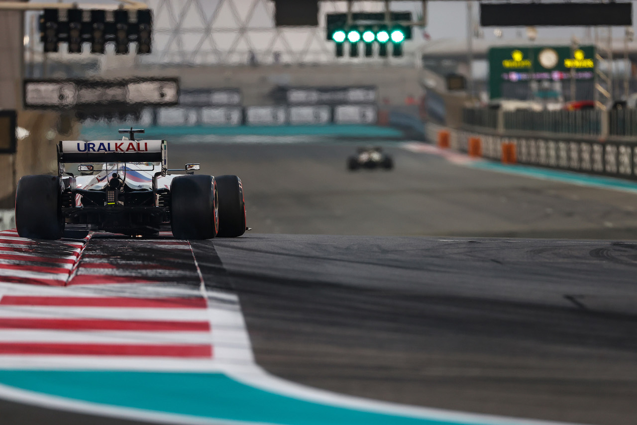 GP ABU DHABI, Mick Schumacher (GER), Haas F1 Team 
11.12.2021. Formula 1 World Championship, Rd 22, Abu Dhabi Grand Prix, Yas Marina Circuit, Abu Dhabi, Qualifiche Day.
- www.xpbimages.com, EMail: requests@xpbimages.com ¬© Copyright: Charniaux / XPB Images