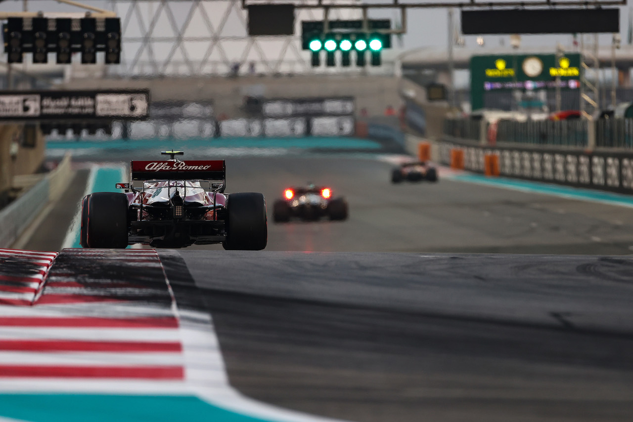 GP ABU DHABI, Antonio Giovinazzi (ITA), Alfa Romeo Racing 
11.12.2021. Formula 1 World Championship, Rd 22, Abu Dhabi Grand Prix, Yas Marina Circuit, Abu Dhabi, Qualifiche Day.
- www.xpbimages.com, EMail: requests@xpbimages.com ¬© Copyright: Charniaux / XPB Images