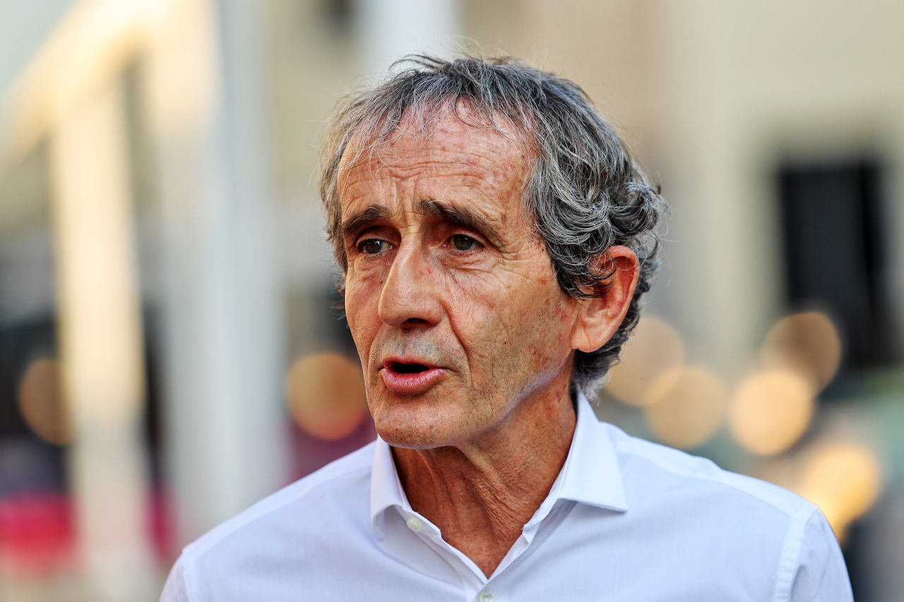 GP ABU DHABI, Alain Prost (FRA) Alpine F1 Team Non-Executive Director.
11.12.2021. Formula 1 World Championship, Rd 22, Abu Dhabi Grand Prix, Yas Marina Circuit, Abu Dhabi, Qualifiche Day.
- www.xpbimages.com, EMail: requests@xpbimages.com © Copyright: Moy / XPB Images