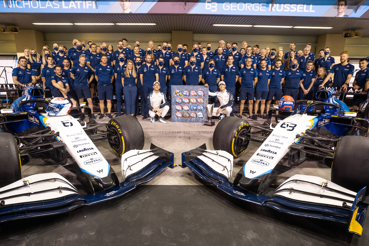 GP ABU DHABI, (L to R): Logan Sargeant (USA) Williams Racing Academy Driver; Nicholas Latifi (CDN) Williams Racing; George Russell (GBR) Williams Racing; e Jack Aitken (GBR) / (KOR) Williams Racing Reserve Driver, at a team photograph.
11.12.2021. Formula 1 World Championship, Rd 22, Abu Dhabi Grand Prix, Yas Marina Circuit, Abu Dhabi, Qualifiche Day.
- www.xpbimages.com, EMail: requests@xpbimages.com © Copyright: Bearne / XPB Images