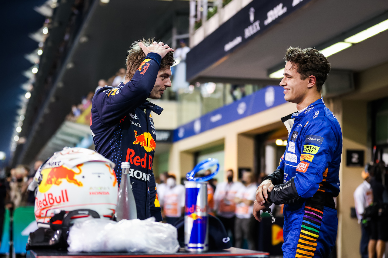 GP ABU DHABI, (L to R): Max Verstappen (NLD) Red Bull Racing with Lando Norris (GBR) McLaren in qualifying parc ferme.
11.12.2021. Formula 1 World Championship, Rd 22, Abu Dhabi Grand Prix, Yas Marina Circuit, Abu Dhabi, Qualifiche Day.
- www.xpbimages.com, EMail: requests@xpbimages.com © Copyright: FIA Pool Image for Editorial Use Only