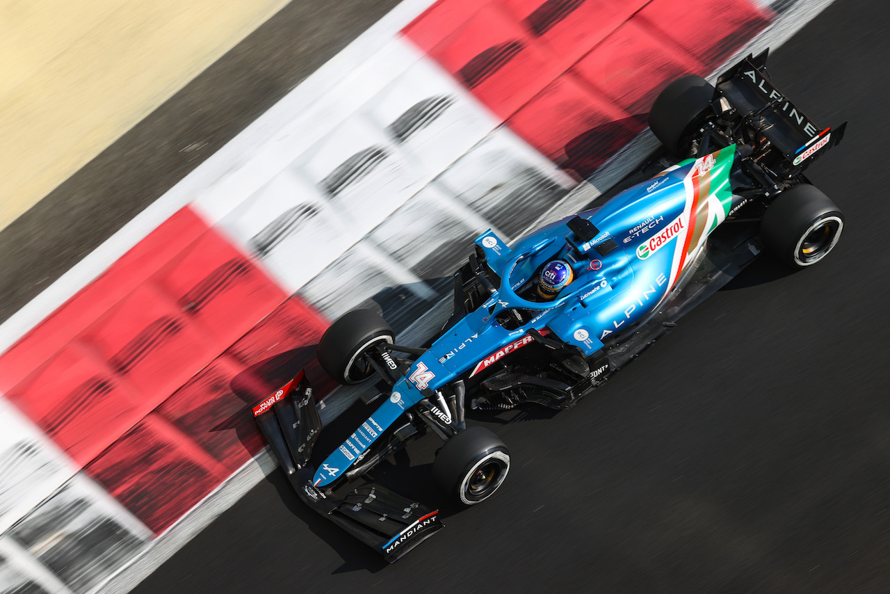 GP ABU DHABI, Fernando Alonso (ESP), Alpine F1 Team 
11.12.2021. Formula 1 World Championship, Rd 22, Abu Dhabi Grand Prix, Yas Marina Circuit, Abu Dhabi, Qualifiche Day.
- www.xpbimages.com, EMail: requests@xpbimages.com ¬© Copyright: Charniaux / XPB Images