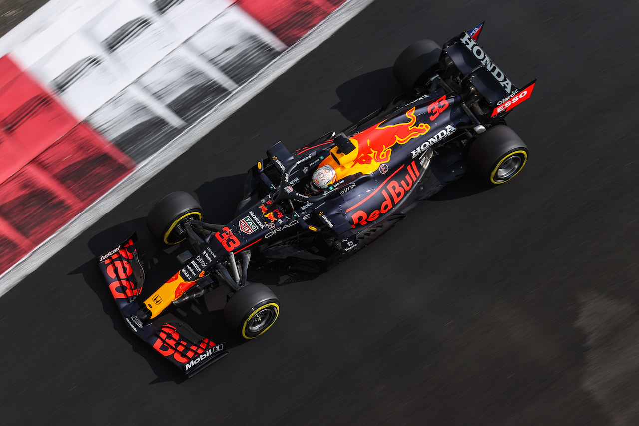 GP ABU DHABI, Max Verstappen (NLD), Red Bull Racing 
11.12.2021. Formula 1 World Championship, Rd 22, Abu Dhabi Grand Prix, Yas Marina Circuit, Abu Dhabi, Qualifiche Day.
- www.xpbimages.com, EMail: requests@xpbimages.com ¬© Copyright: Charniaux / XPB Images