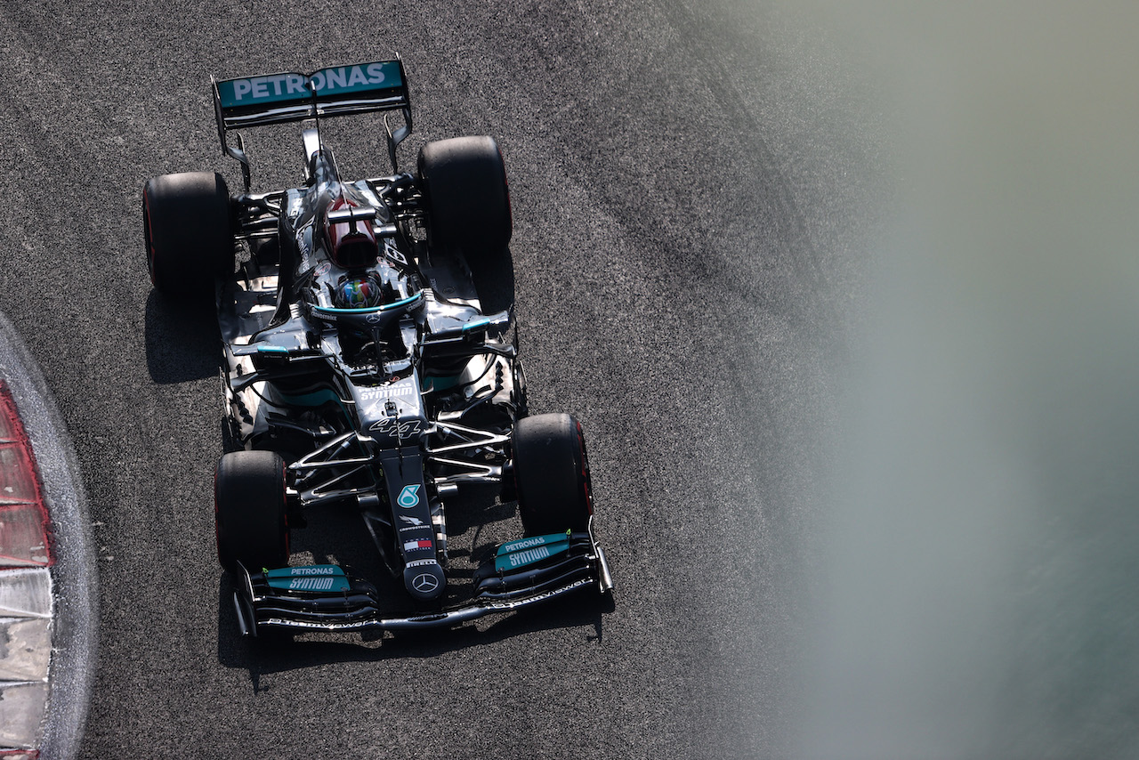 GP ABU DHABI, Lewis Hamilton (GBR), Mercedes AMG F1  
11.12.2021. Formula 1 World Championship, Rd 22, Abu Dhabi Grand Prix, Yas Marina Circuit, Abu Dhabi, Qualifiche Day.
- www.xpbimages.com, EMail: requests@xpbimages.com ¬© Copyright: Charniaux / XPB Images