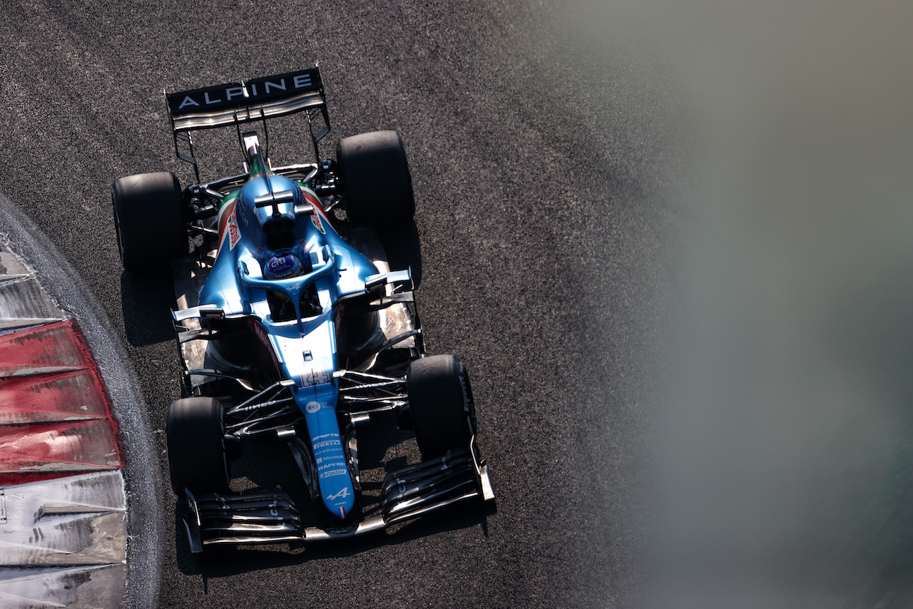GP ABU DHABI, Fernando Alonso (ESP), Alpine F1 Team 
11.12.2021. Formula 1 World Championship, Rd 22, Abu Dhabi Grand Prix, Yas Marina Circuit, Abu Dhabi, Qualifiche Day.
- www.xpbimages.com, EMail: requests@xpbimages.com ¬© Copyright: Charniaux / XPB Images