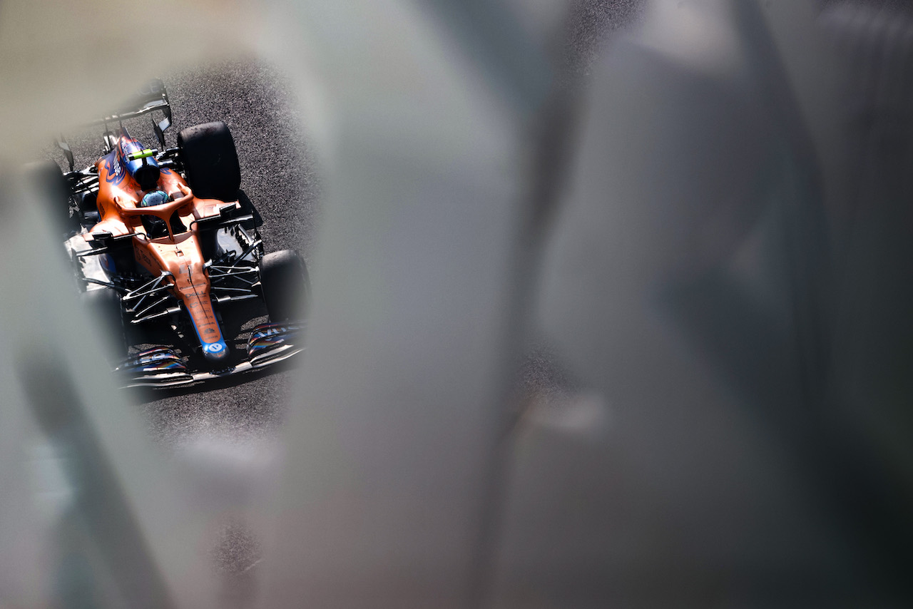 GP ABU DHABI, Daniel Ricciardo (AUS), McLaren F1 Team 
11.12.2021. Formula 1 World Championship, Rd 22, Abu Dhabi Grand Prix, Yas Marina Circuit, Abu Dhabi, Qualifiche Day.
- www.xpbimages.com, EMail: requests@xpbimages.com ¬© Copyright: Charniaux / XPB Images