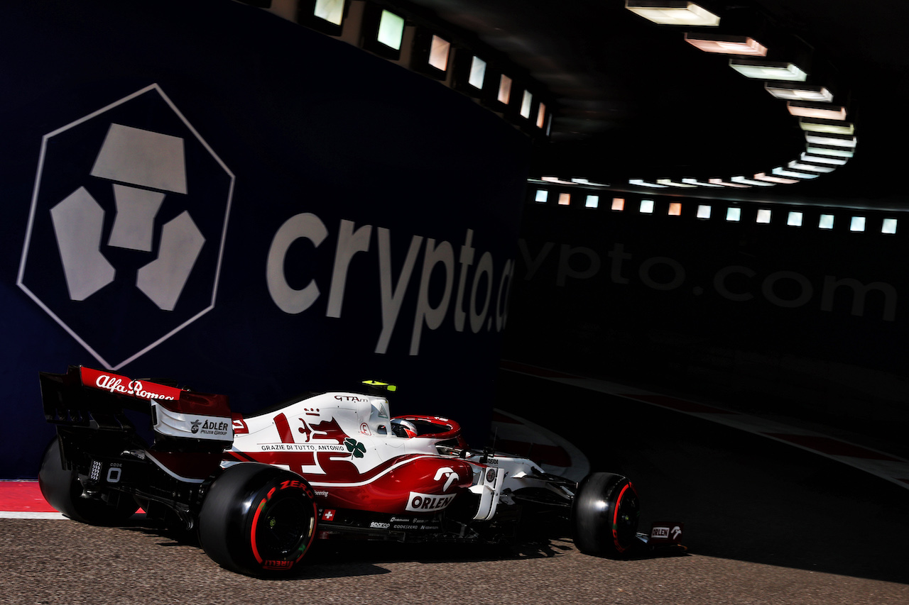 GP ABU DHABI, Antonio Giovinazzi (ITA) Alfa Romeo Racing C41.
11.12.2021. Formula 1 World Championship, Rd 22, Abu Dhabi Grand Prix, Yas Marina Circuit, Abu Dhabi, Qualifiche Day.
- www.xpbimages.com, EMail: requests@xpbimages.com © Copyright: Batchelor / XPB Images