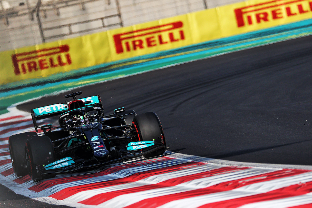 GP ABU DHABI, Lewis Hamilton (GBR) Mercedes AMG F1 W12.
11.12.2021. Formula 1 World Championship, Rd 22, Abu Dhabi Grand Prix, Yas Marina Circuit, Abu Dhabi, Qualifiche Day.
- www.xpbimages.com, EMail: requests@xpbimages.com © Copyright: Batchelor / XPB Images