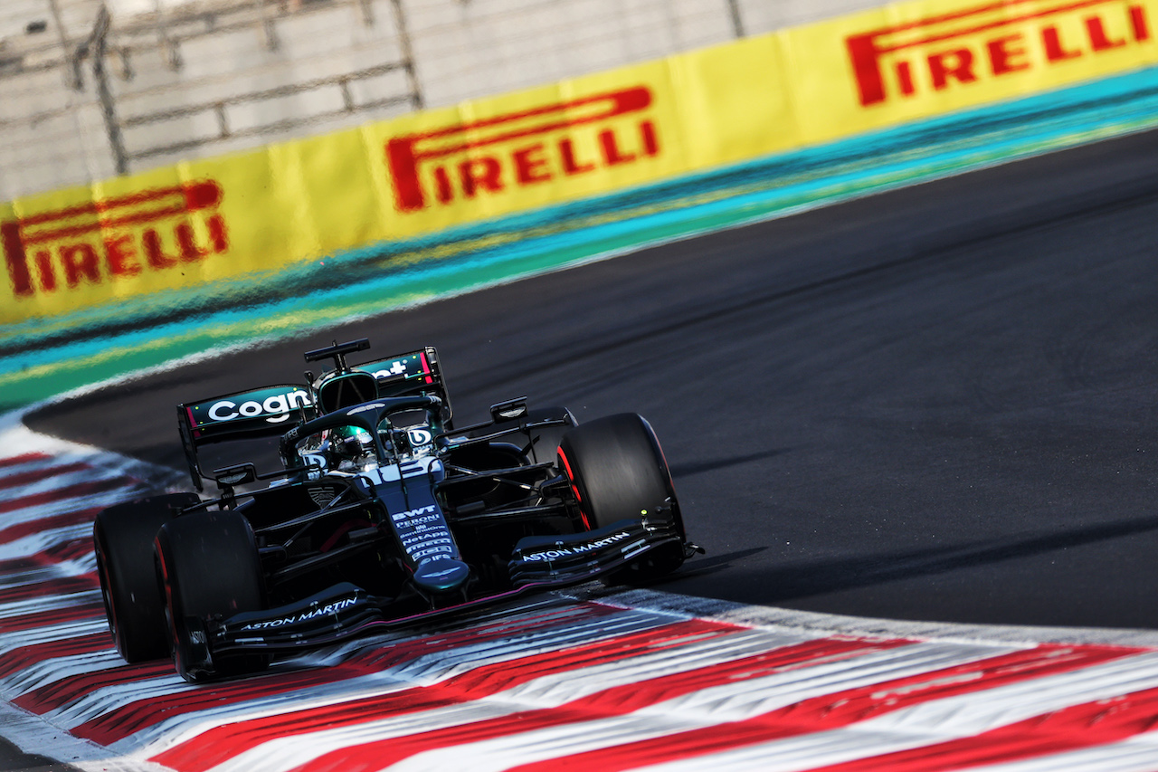 GP ABU DHABI, Lance Stroll (CDN) Aston Martin F1 Team AMR21.
11.12.2021. Formula 1 World Championship, Rd 22, Abu Dhabi Grand Prix, Yas Marina Circuit, Abu Dhabi, Qualifiche Day.
- www.xpbimages.com, EMail: requests@xpbimages.com © Copyright: Batchelor / XPB Images