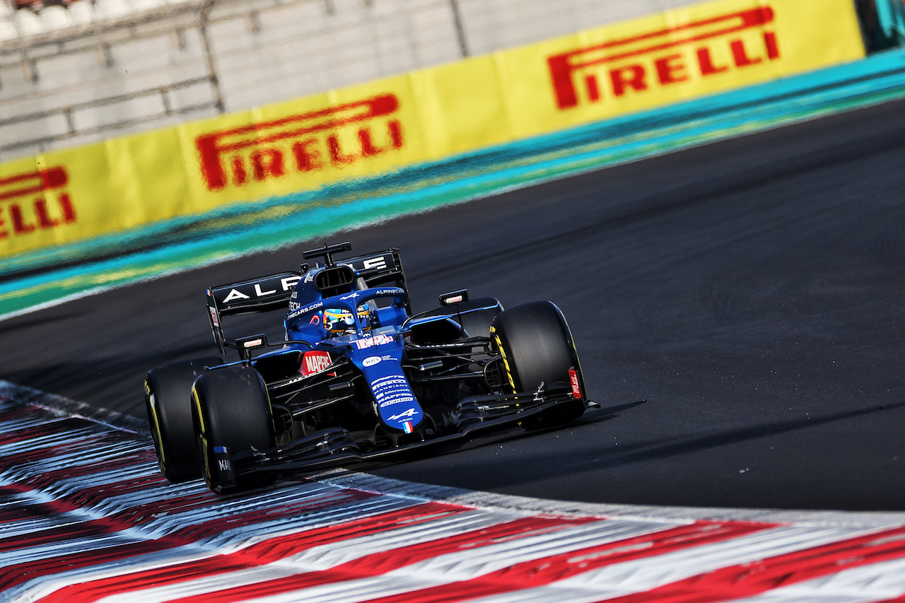 GP ABU DHABI, Fernando Alonso (ESP) Alpine F1 Team A521.
11.12.2021. Formula 1 World Championship, Rd 22, Abu Dhabi Grand Prix, Yas Marina Circuit, Abu Dhabi, Qualifiche Day.
- www.xpbimages.com, EMail: requests@xpbimages.com © Copyright: Batchelor / XPB Images