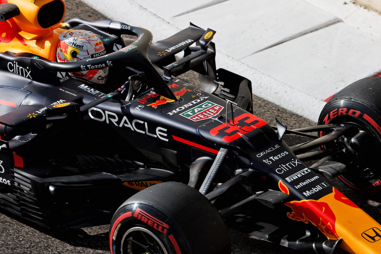 GP ABU DHABI, Max Verstappen (NLD) Red Bull Racing RB16B.
10.12.2021. Formula 1 World Championship, Rd 22, Abu Dhabi Grand Prix, Yas Marina Circuit, Abu Dhabi, Practice Day.
- www.xpbimages.com, EMail: requests@xpbimages.com © Copyright: Batchelor / XPB Images