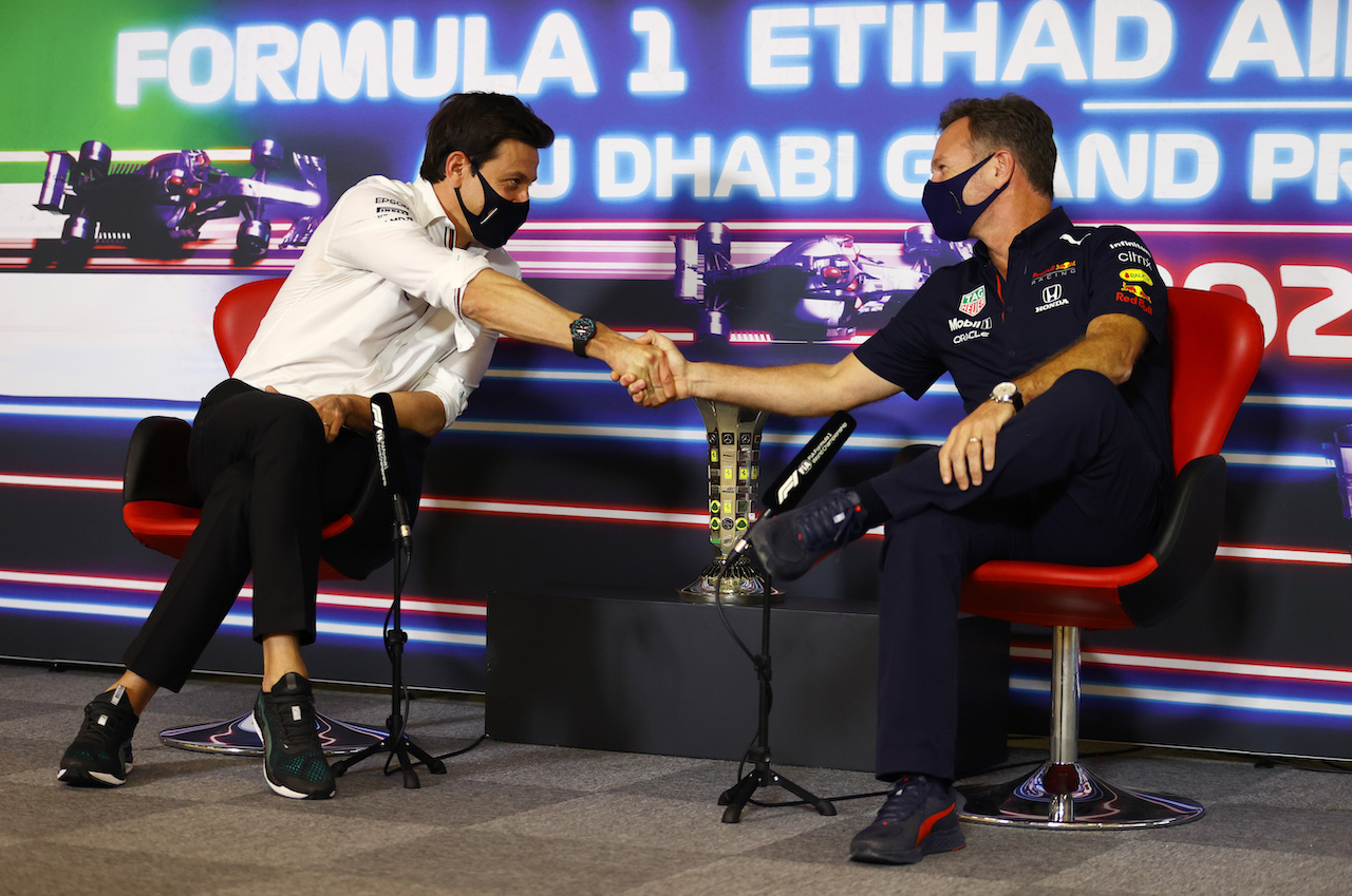 GP ABU DHABI, (L to R): Toto Wolff (GER) Mercedes AMG F1 Shareholder e Executive Director e Christian Horner (GBR) Red Bull Racing Team Principal in the FIA Press Conference.
10.12.2021. Formula 1 World Championship, Rd 22, Abu Dhabi Grand Prix, Yas Marina Circuit, Abu Dhabi, Practice Day.
- www.xpbimages.com, EMail: requests@xpbimages.com © Copyright: FIA Pool Image for Editorial Use Only