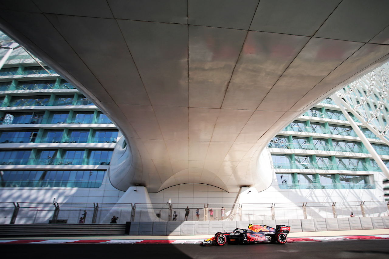 GP ABU DHABI, Sergio Perez (MEX) Red Bull Racing RB16B.
10.12.2021. Formula 1 World Championship, Rd 22, Abu Dhabi Grand Prix, Yas Marina Circuit, Abu Dhabi, Practice Day.
- www.xpbimages.com, EMail: requests@xpbimages.com © Copyright: XPB Images
