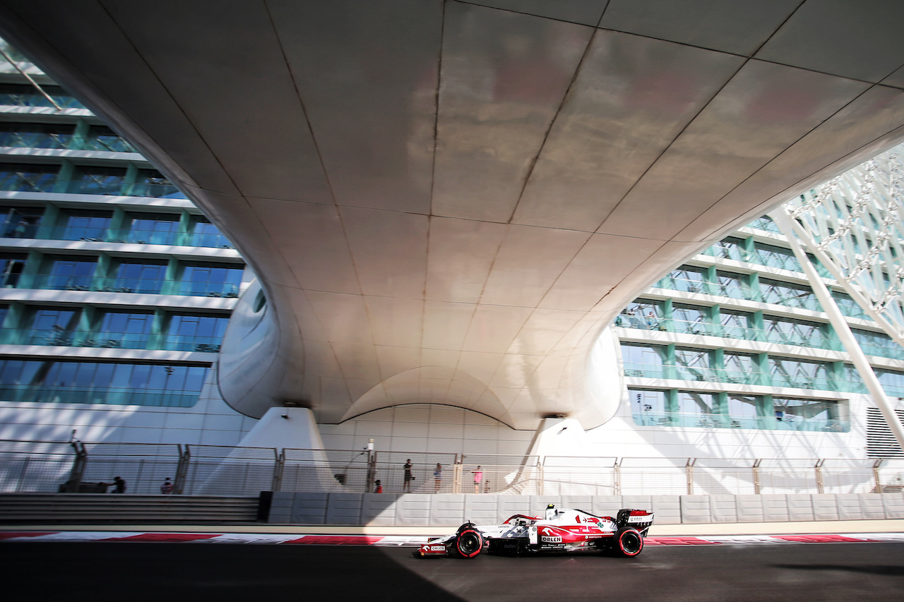 GP ABU DHABI, Antonio Giovinazzi (ITA) Alfa Romeo Racing C41.
10.12.2021. Formula 1 World Championship, Rd 22, Abu Dhabi Grand Prix, Yas Marina Circuit, Abu Dhabi, Practice Day.
- www.xpbimages.com, EMail: requests@xpbimages.com © Copyright: XPB Images