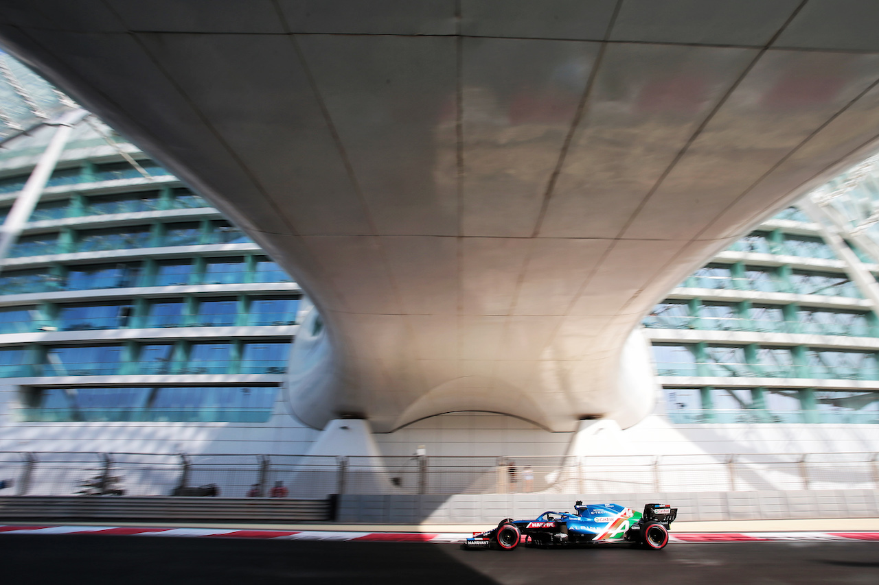 GP ABU DHABI, Fernando Alonso (ESP) Alpine F1 Team A521.
10.12.2021. Formula 1 World Championship, Rd 22, Abu Dhabi Grand Prix, Yas Marina Circuit, Abu Dhabi, Practice Day.
- www.xpbimages.com, EMail: requests@xpbimages.com © Copyright: XPB Images