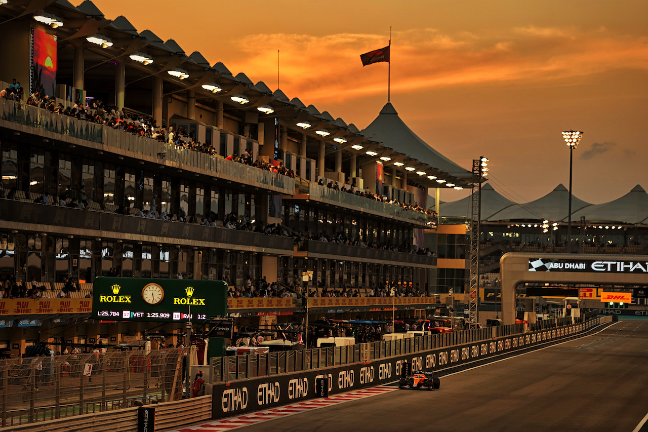 GP ABU DHABI, Daniel Ricciardo (AUS) McLaren MCL35M.
10.12.2021. Formula 1 World Championship, Rd 22, Abu Dhabi Grand Prix, Yas Marina Circuit, Abu Dhabi, Practice Day.
- www.xpbimages.com, EMail: requests@xpbimages.com © Copyright: Moy / XPB Images