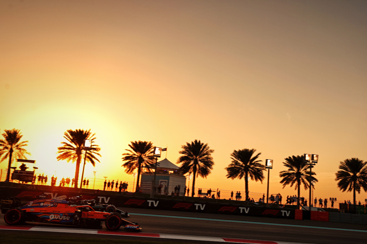 GP ABU DHABI, Daniel Ricciardo (AUS) McLaren MCL35M.
10.12.2021. Formula 1 World Championship, Rd 22, Abu Dhabi Grand Prix, Yas Marina Circuit, Abu Dhabi, Practice Day.
- www.xpbimages.com, EMail: requests@xpbimages.com © Copyright: Batchelor / XPB Images