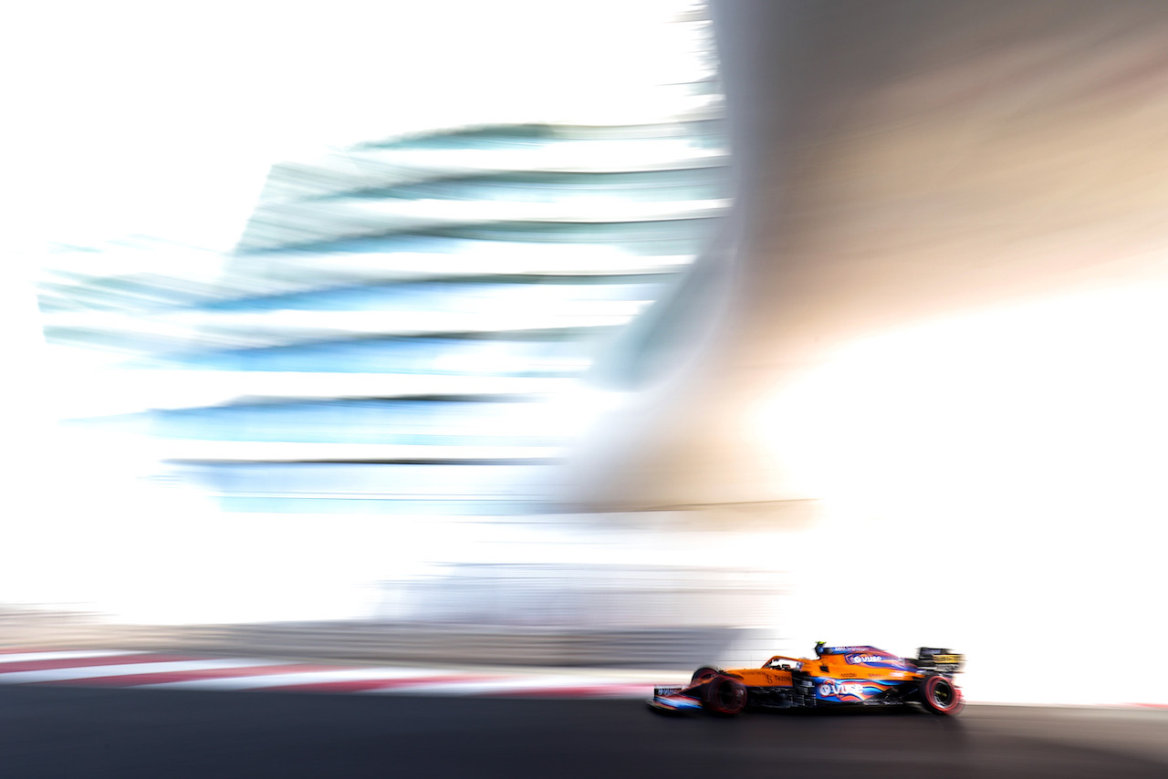 GP ABU DHABI, Daniel Ricciardo (AUS), McLaren F1 Team 
10.12.2021. Formula 1 World Championship, Rd 22, Abu Dhabi Grand Prix, Yas Marina Circuit, Abu Dhabi, Practice Day.
- www.xpbimages.com, EMail: requests@xpbimages.com © Copyright: Charniaux / XPB Images