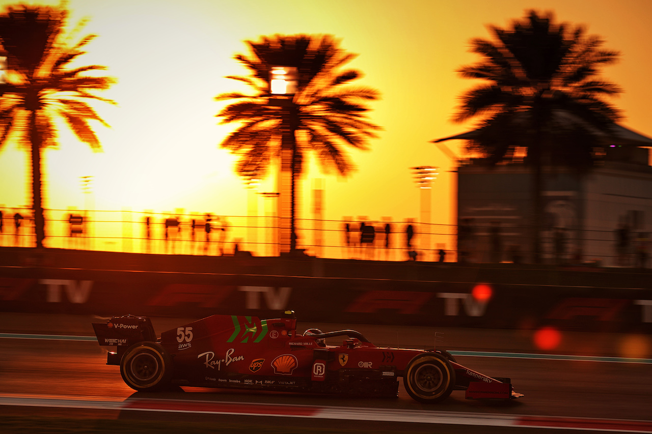 GP ABU DHABI, Carlos Sainz Jr (ESP) Ferrari SF-21.
10.12.2021. Formula 1 World Championship, Rd 22, Abu Dhabi Grand Prix, Yas Marina Circuit, Abu Dhabi, Practice Day.
- www.xpbimages.com, EMail: requests@xpbimages.com © Copyright: Batchelor / XPB Images