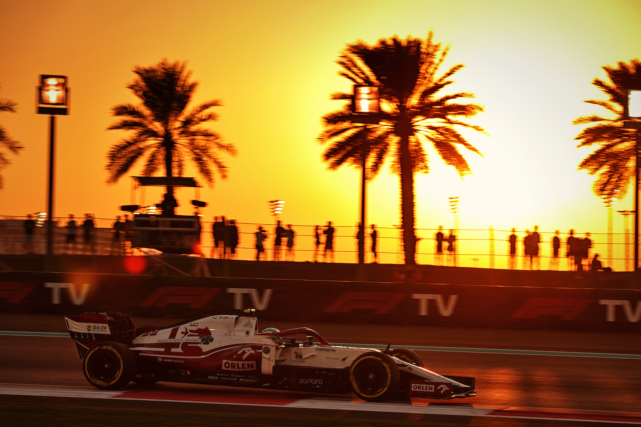GP ABU DHABI, Antonio Giovinazzi (ITA) Alfa Romeo Racing C41.
10.12.2021. Formula 1 World Championship, Rd 22, Abu Dhabi Grand Prix, Yas Marina Circuit, Abu Dhabi, Practice Day.
- www.xpbimages.com, EMail: requests@xpbimages.com © Copyright: Batchelor / XPB Images