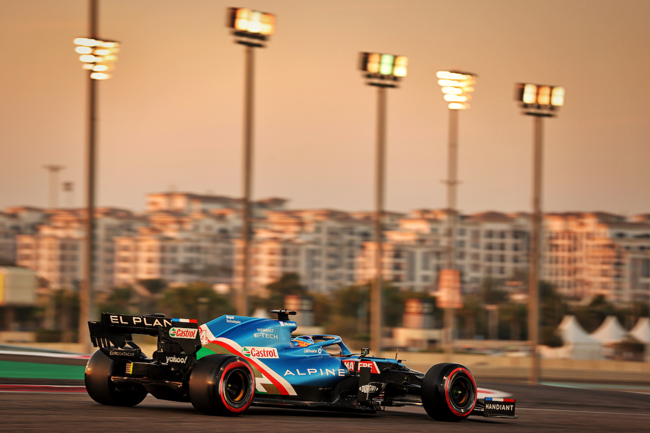 GP ABU DHABI, Fernando Alonso (ESP) Alpine F1 Team A521.
10.12.2021. Formula 1 World Championship, Rd 22, Abu Dhabi Grand Prix, Yas Marina Circuit, Abu Dhabi, Practice Day.
- www.xpbimages.com, EMail: requests@xpbimages.com © Copyright: Batchelor / XPB Images