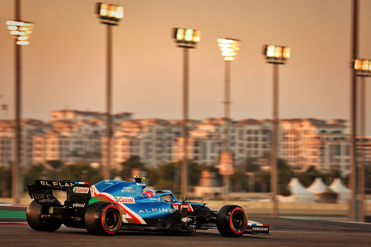 GP ABU DHABI, Esteban Ocon (FRA) Alpine F1 Team A521.
10.12.2021. Formula 1 World Championship, Rd 22, Abu Dhabi Grand Prix, Yas Marina Circuit, Abu Dhabi, Practice Day.
- www.xpbimages.com, EMail: requests@xpbimages.com © Copyright: Batchelor / XPB Images