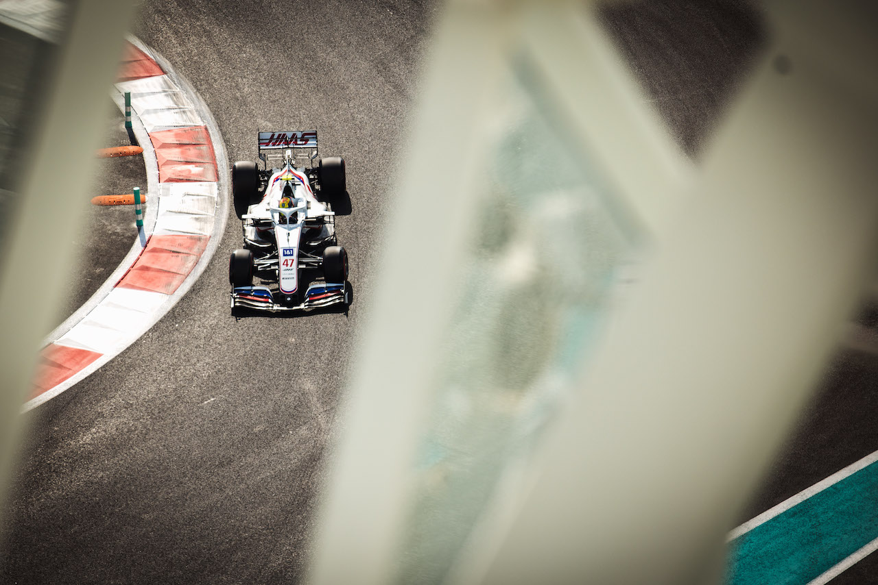 GP ABU DHABI, Mick Schumacher (GER) Haas VF-21.
10.12.2021. Formula 1 World Championship, Rd 22, Abu Dhabi Grand Prix, Yas Marina Circuit, Abu Dhabi, Practice Day.
- www.xpbimages.com, EMail: requests@xpbimages.com © Copyright: Bearne / XPB Images