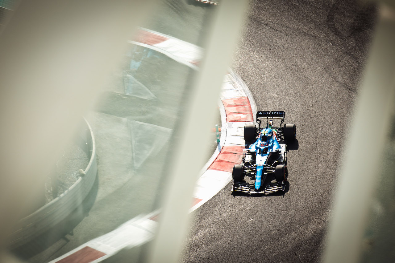 GP ABU DHABI, Esteban Ocon (FRA) Alpine F1 Team A521.
10.12.2021. Formula 1 World Championship, Rd 22, Abu Dhabi Grand Prix, Yas Marina Circuit, Abu Dhabi, Practice Day.
- www.xpbimages.com, EMail: requests@xpbimages.com © Copyright: Bearne / XPB Images