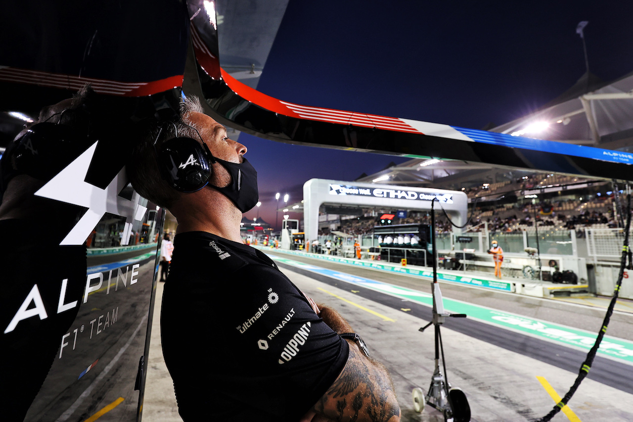 GP ABU DHABI, Alpine F1 Team.
10.12.2021. Formula 1 World Championship, Rd 22, Abu Dhabi Grand Prix, Yas Marina Circuit, Abu Dhabi, Practice Day.
- www.xpbimages.com, EMail: requests@xpbimages.com © Copyright: Moy / XPB Images