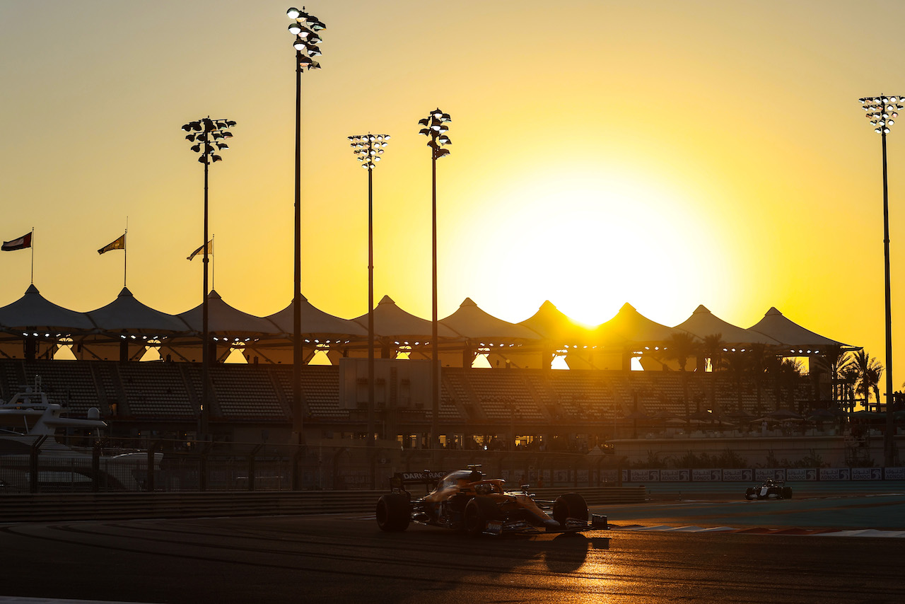 GP ABU DHABI, Daniel Ricciardo (AUS), McLaren F1 Team 
10.12.2021. Formula 1 World Championship, Rd 22, Abu Dhabi Grand Prix, Yas Marina Circuit, Abu Dhabi, Practice Day.
- www.xpbimages.com, EMail: requests@xpbimages.com © Copyright: Charniaux / XPB Images