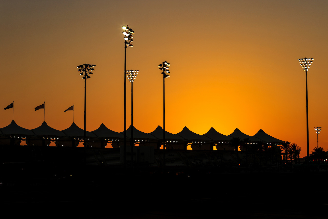 GP ABU DHABI, Track Atmosphere 
10.12.2021. Formula 1 World Championship, Rd 22, Abu Dhabi Grand Prix, Yas Marina Circuit, Abu Dhabi, Practice Day.
- www.xpbimages.com, EMail: requests@xpbimages.com © Copyright: Charniaux / XPB Images