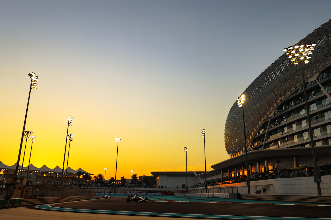 GP ABU DHABI, Nicholas Latifi (CDN), Williams Racing 
10.12.2021. Formula 1 World Championship, Rd 22, Abu Dhabi Grand Prix, Yas Marina Circuit, Abu Dhabi, Practice Day.
- www.xpbimages.com, EMail: requests@xpbimages.com ¬© Copyright: Charniaux / XPB Images