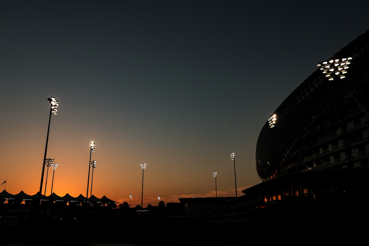 GP ABU DHABI, Track Atmosphere 
10.12.2021. Formula 1 World Championship, Rd 22, Abu Dhabi Grand Prix, Yas Marina Circuit, Abu Dhabi, Practice Day.
- www.xpbimages.com, EMail: requests@xpbimages.com © Copyright: Charniaux / XPB Images