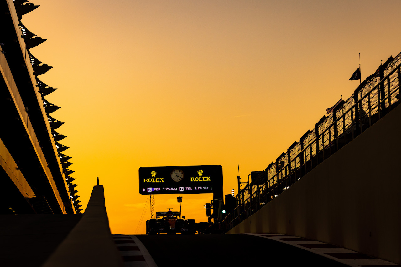 GP ABU DHABI, Lando Norris (GBR) McLaren MCL35M.
10.12.2021. Formula 1 World Championship, Rd 22, Abu Dhabi Grand Prix, Yas Marina Circuit, Abu Dhabi, Practice Day.
- www.xpbimages.com, EMail: requests@xpbimages.com © Copyright: Bearne / XPB Images