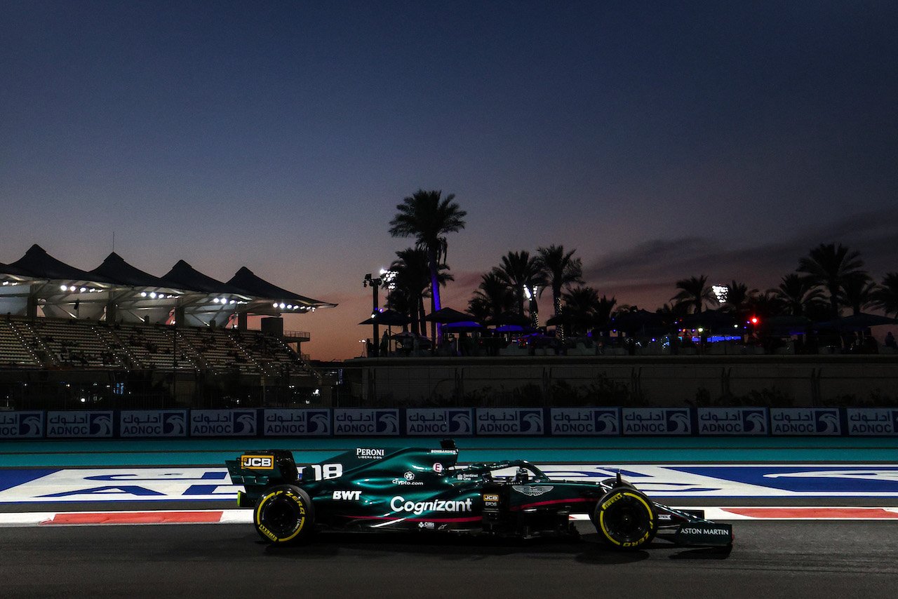 GP ABU DHABI, Lance Stroll (CDN), Aston Martin F1 Team 
10.12.2021. Formula 1 World Championship, Rd 22, Abu Dhabi Grand Prix, Yas Marina Circuit, Abu Dhabi, Practice Day.
- www.xpbimages.com, EMail: requests@xpbimages.com ¬© Copyright: Charniaux / XPB Images