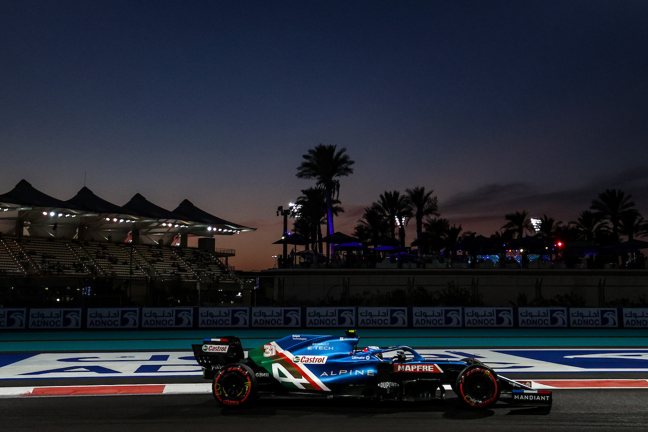 GP ABU DHABI, Esteban Ocon (FRA), Alpine F1 Team 
10.12.2021. Formula 1 World Championship, Rd 22, Abu Dhabi Grand Prix, Yas Marina Circuit, Abu Dhabi, Practice Day.
- www.xpbimages.com, EMail: requests@xpbimages.com © Copyright: Charniaux / XPB Images