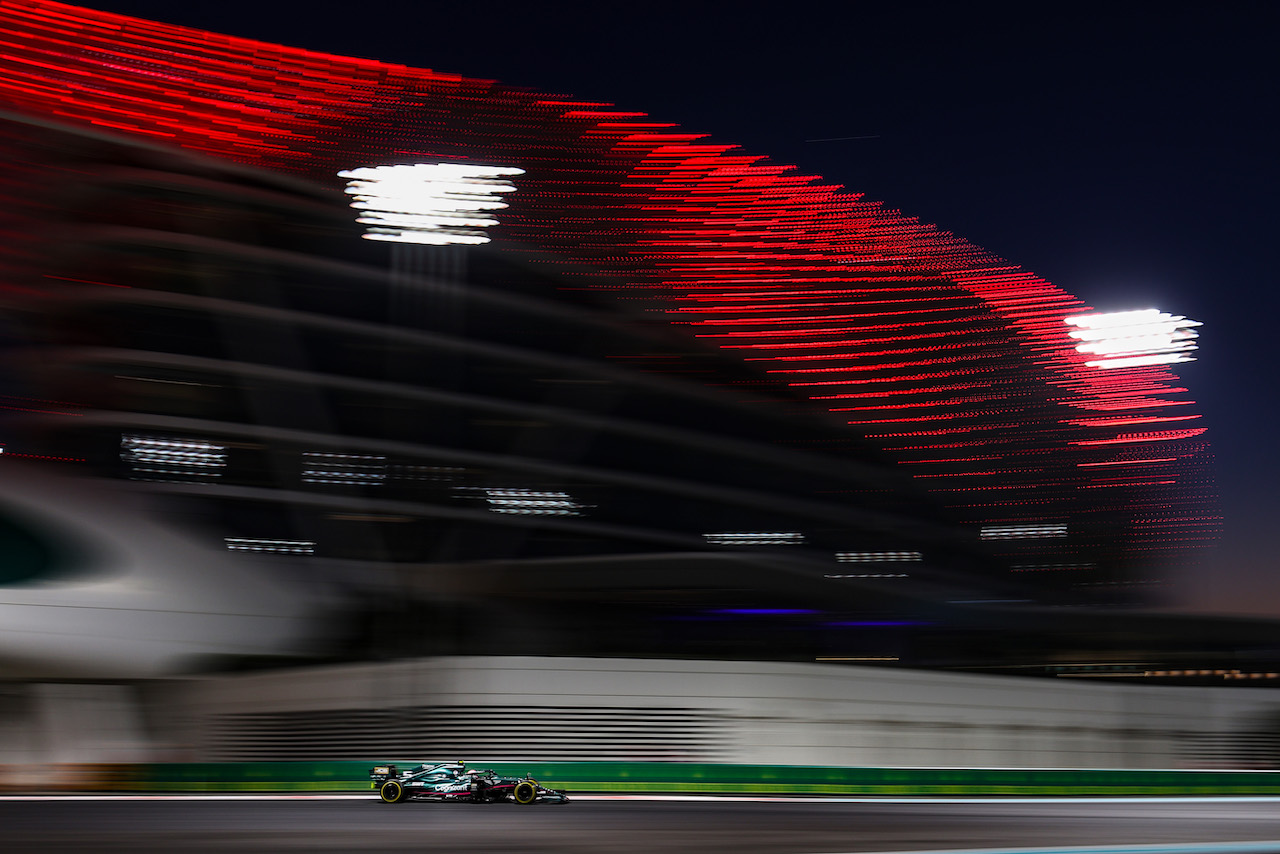 GP ABU DHABI, Sebastian Vettel (GER), Aston Martin F1 Team 
10.12.2021. Formula 1 World Championship, Rd 22, Abu Dhabi Grand Prix, Yas Marina Circuit, Abu Dhabi, Practice Day.
- www.xpbimages.com, EMail: requests@xpbimages.com © Copyright: Charniaux / XPB Images