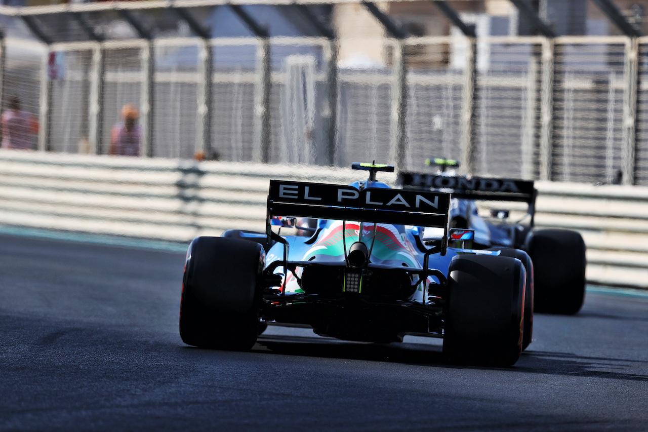 GP ABU DHABI, Esteban Ocon (FRA) Alpine F1 Team A521.
10.12.2021. Formula 1 World Championship, Rd 22, Abu Dhabi Grand Prix, Yas Marina Circuit, Abu Dhabi, Practice Day.
- www.xpbimages.com, EMail: requests@xpbimages.com © Copyright: Moy / XPB Images