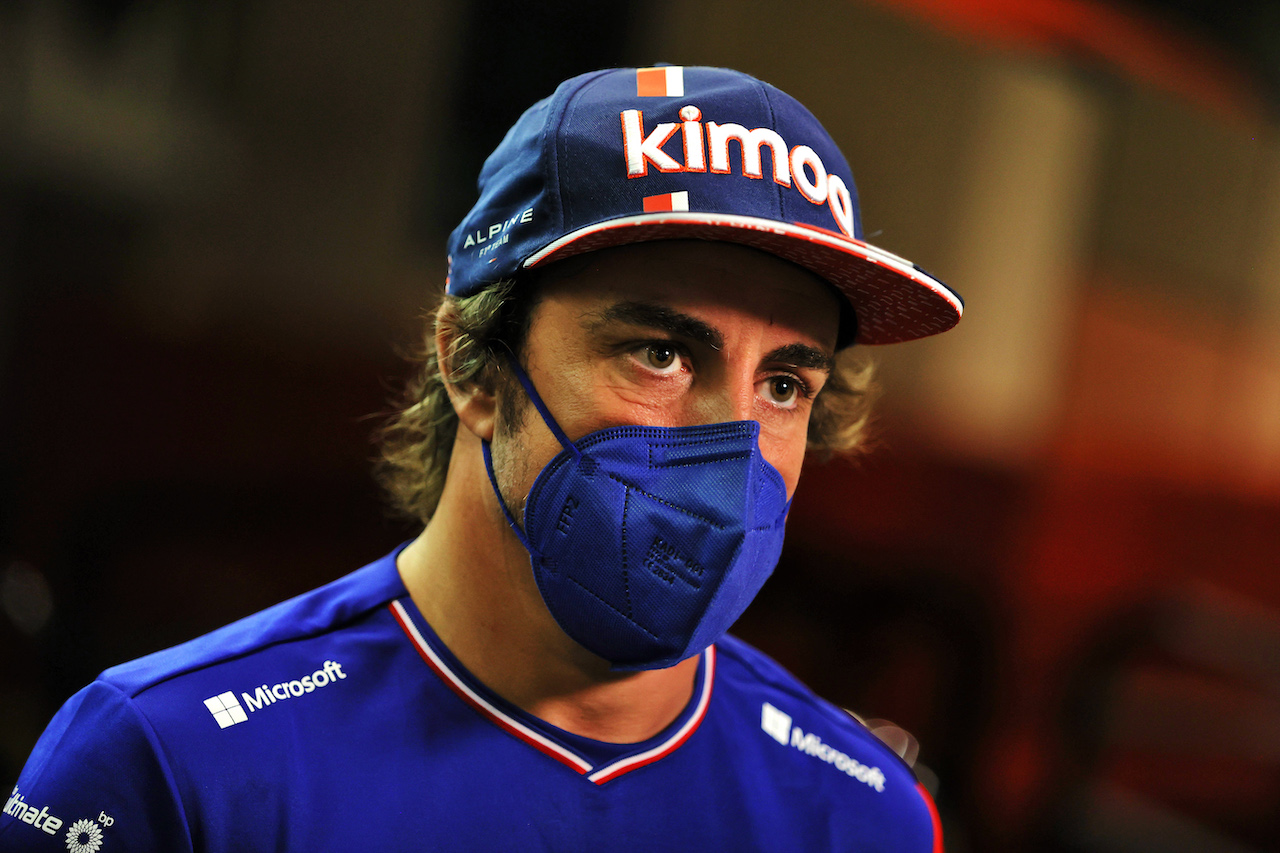GP ABU DHABI, Fernando Alonso (ESP) Alpine F1 Team.
10.12.2021. Formula 1 World Championship, Rd 22, Abu Dhabi Grand Prix, Yas Marina Circuit, Abu Dhabi, Practice Day.
- www.xpbimages.com, EMail: requests@xpbimages.com © Copyright: Moy / XPB Images