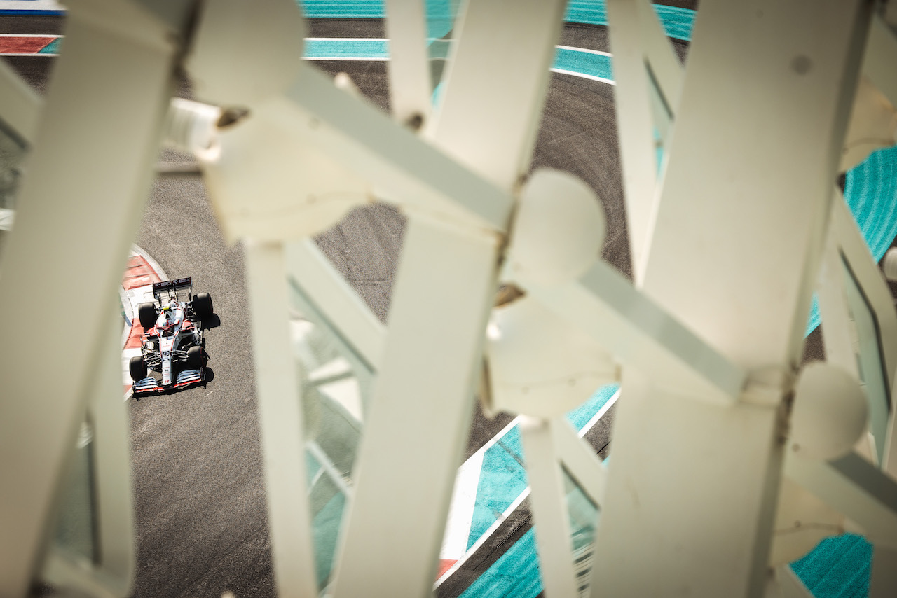 GP ABU DHABI, Antonio Giovinazzi (ITA) Alfa Romeo Racing C41.
10.12.2021. Formula 1 World Championship, Rd 22, Abu Dhabi Grand Prix, Yas Marina Circuit, Abu Dhabi, Practice Day.
- www.xpbimages.com, EMail: requests@xpbimages.com © Copyright: Bearne / XPB Images
