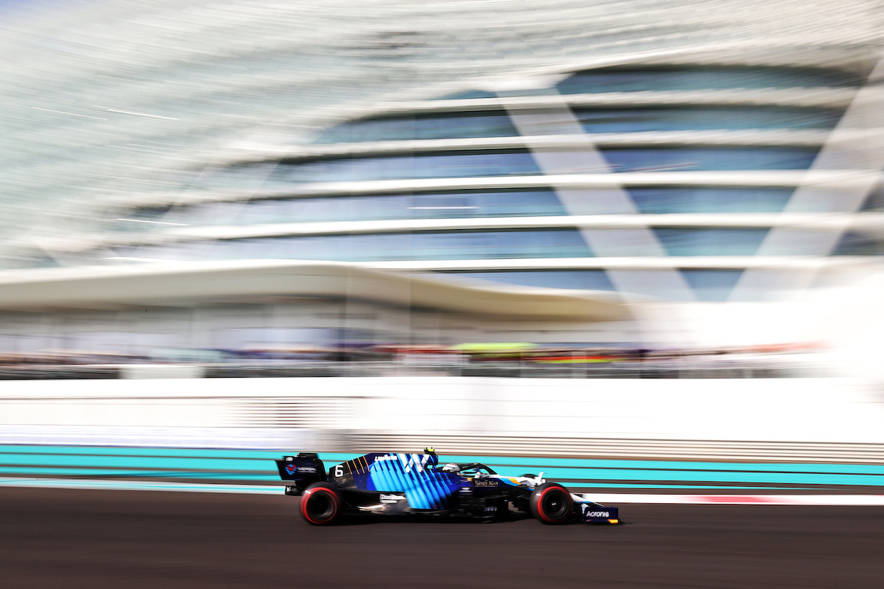 GP ABU DHABI, Nicholas Latifi (CDN) Williams Racing FW43B.
10.12.2021. Formula 1 World Championship, Rd 22, Abu Dhabi Grand Prix, Yas Marina Circuit, Abu Dhabi, Practice Day.
- www.xpbimages.com, EMail: requests@xpbimages.com © Copyright: Moy / XPB Images