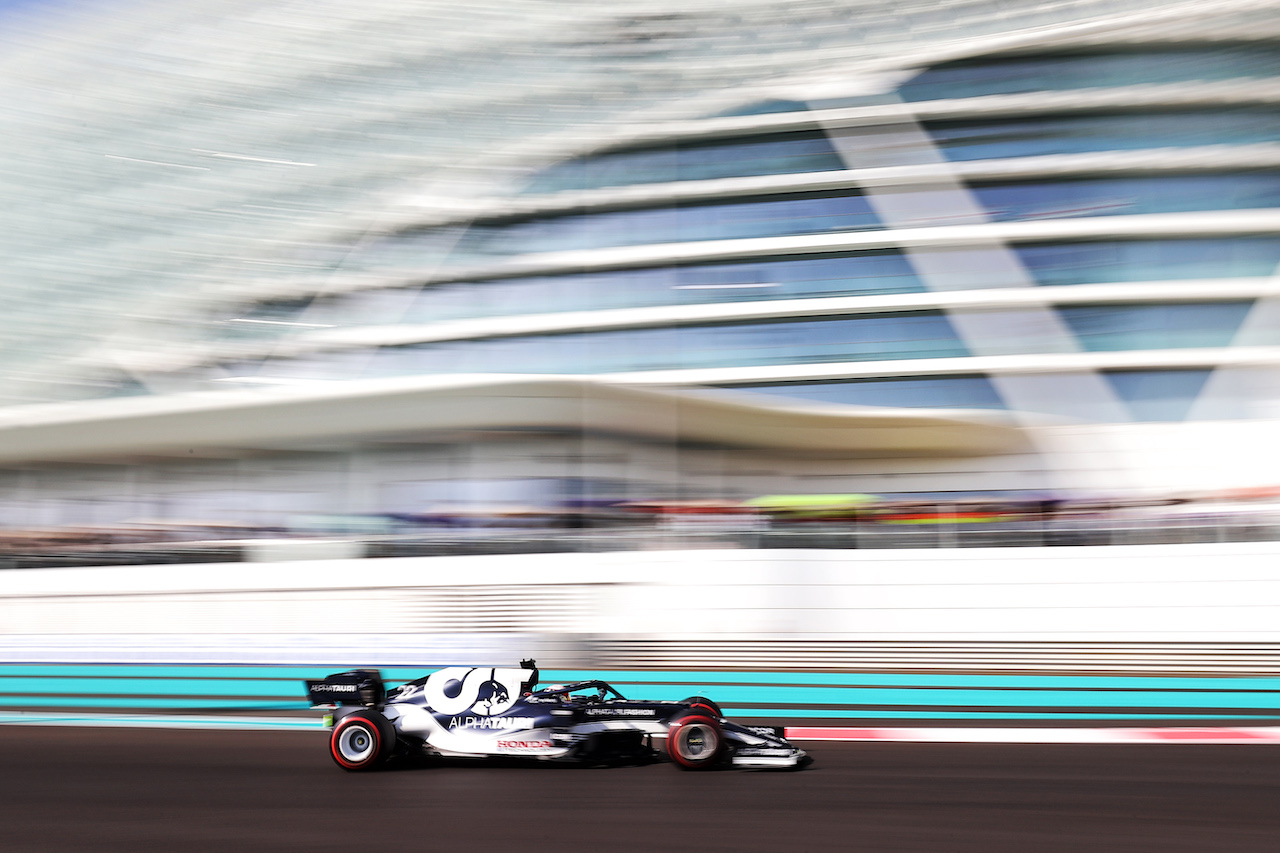 GP ABU DHABI, Yuki Tsunoda (JPN) AlphaTauri AT02.
10.12.2021. Formula 1 World Championship, Rd 22, Abu Dhabi Grand Prix, Yas Marina Circuit, Abu Dhabi, Practice Day.
- www.xpbimages.com, EMail: requests@xpbimages.com © Copyright: Moy / XPB Images