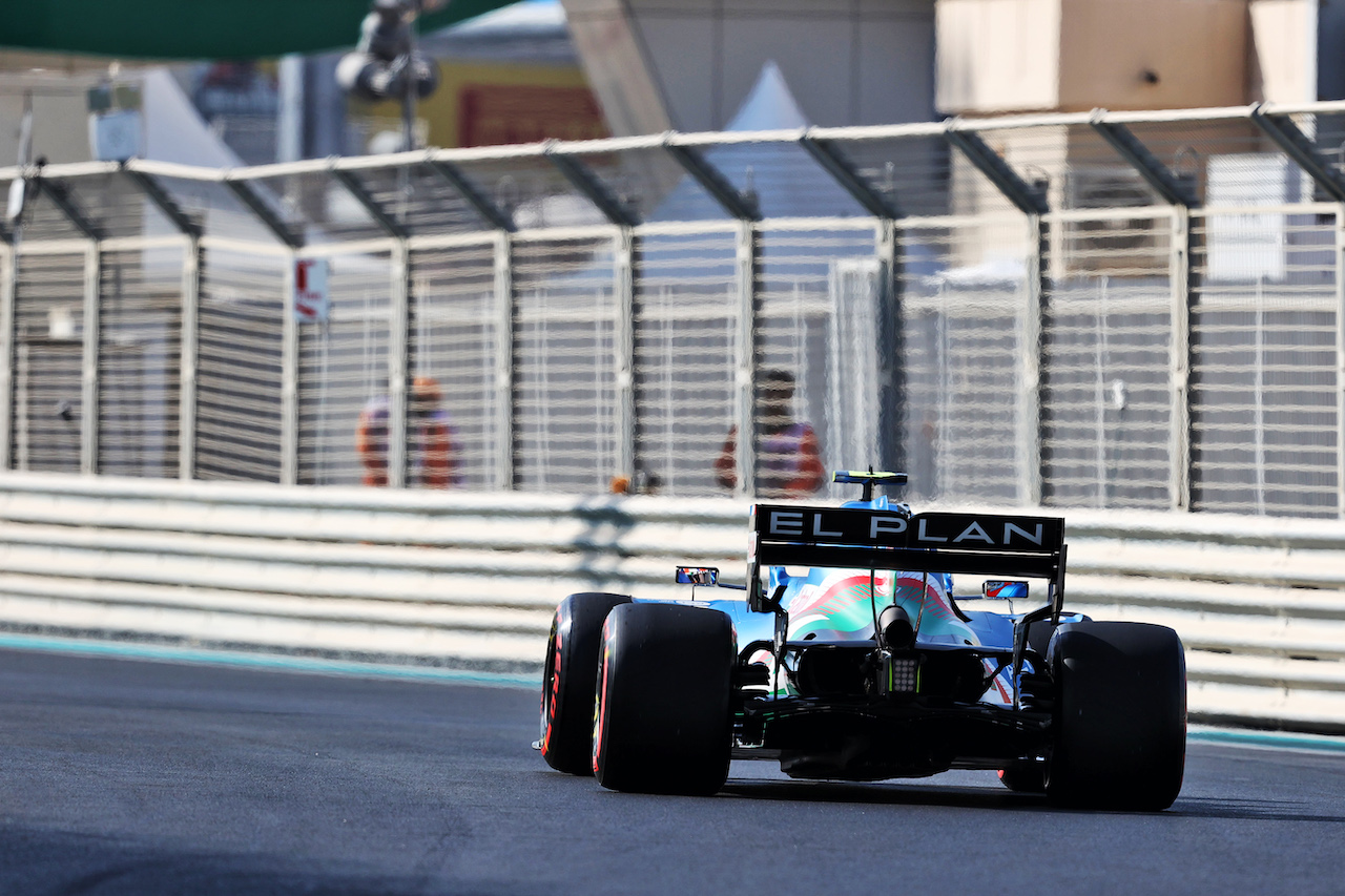 GP ABU DHABI, Esteban Ocon (FRA) Alpine F1 Team A521.
10.12.2021. Formula 1 World Championship, Rd 22, Abu Dhabi Grand Prix, Yas Marina Circuit, Abu Dhabi, Practice Day.
- www.xpbimages.com, EMail: requests@xpbimages.com © Copyright: Moy / XPB Images