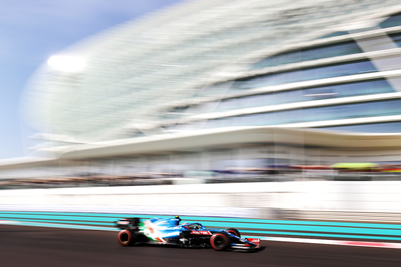 GP ABU DHABI, Esteban Ocon (FRA) Alpine F1 Team A521.
10.12.2021. Formula 1 World Championship, Rd 22, Abu Dhabi Grand Prix, Yas Marina Circuit, Abu Dhabi, Practice Day.
- www.xpbimages.com, EMail: requests@xpbimages.com © Copyright: Moy / XPB Images