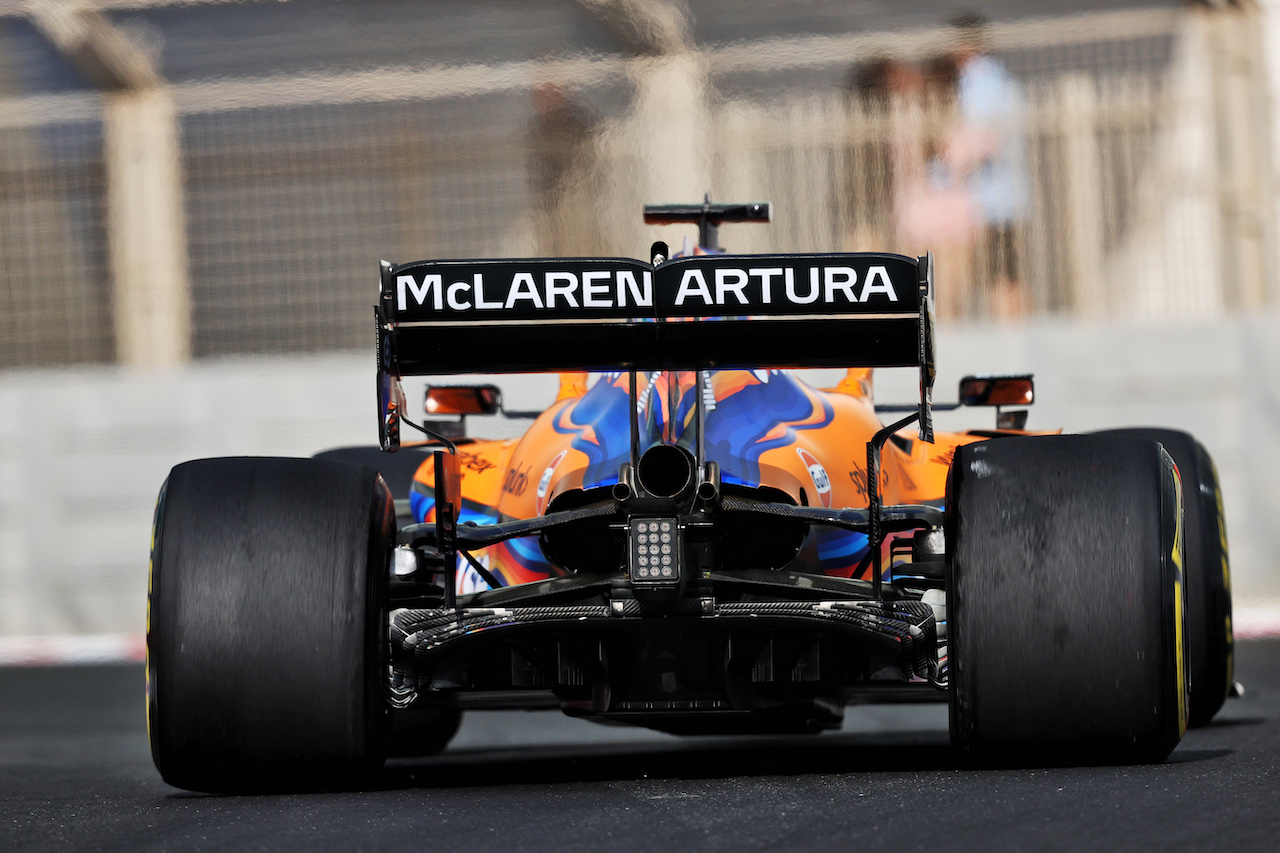 GP ABU DHABI, Daniel Ricciardo (AUS) McLaren MCL35M.
10.12.2021. Formula 1 World Championship, Rd 22, Abu Dhabi Grand Prix, Yas Marina Circuit, Abu Dhabi, Practice Day.
- www.xpbimages.com, EMail: requests@xpbimages.com © Copyright: Moy / XPB Images