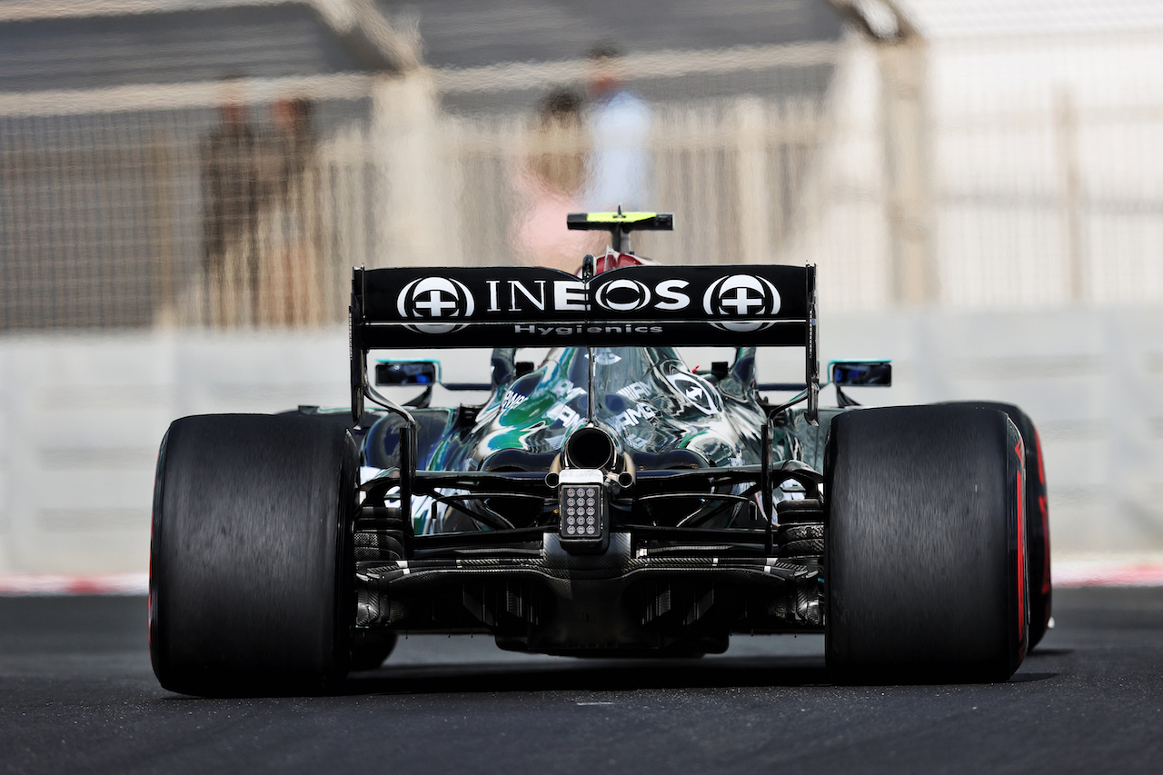GP ABU DHABI, Valtteri Bottas (FIN) Mercedes AMG F1 W12.
10.12.2021. Formula 1 World Championship, Rd 22, Abu Dhabi Grand Prix, Yas Marina Circuit, Abu Dhabi, Practice Day.
- www.xpbimages.com, EMail: requests@xpbimages.com © Copyright: Moy / XPB Images