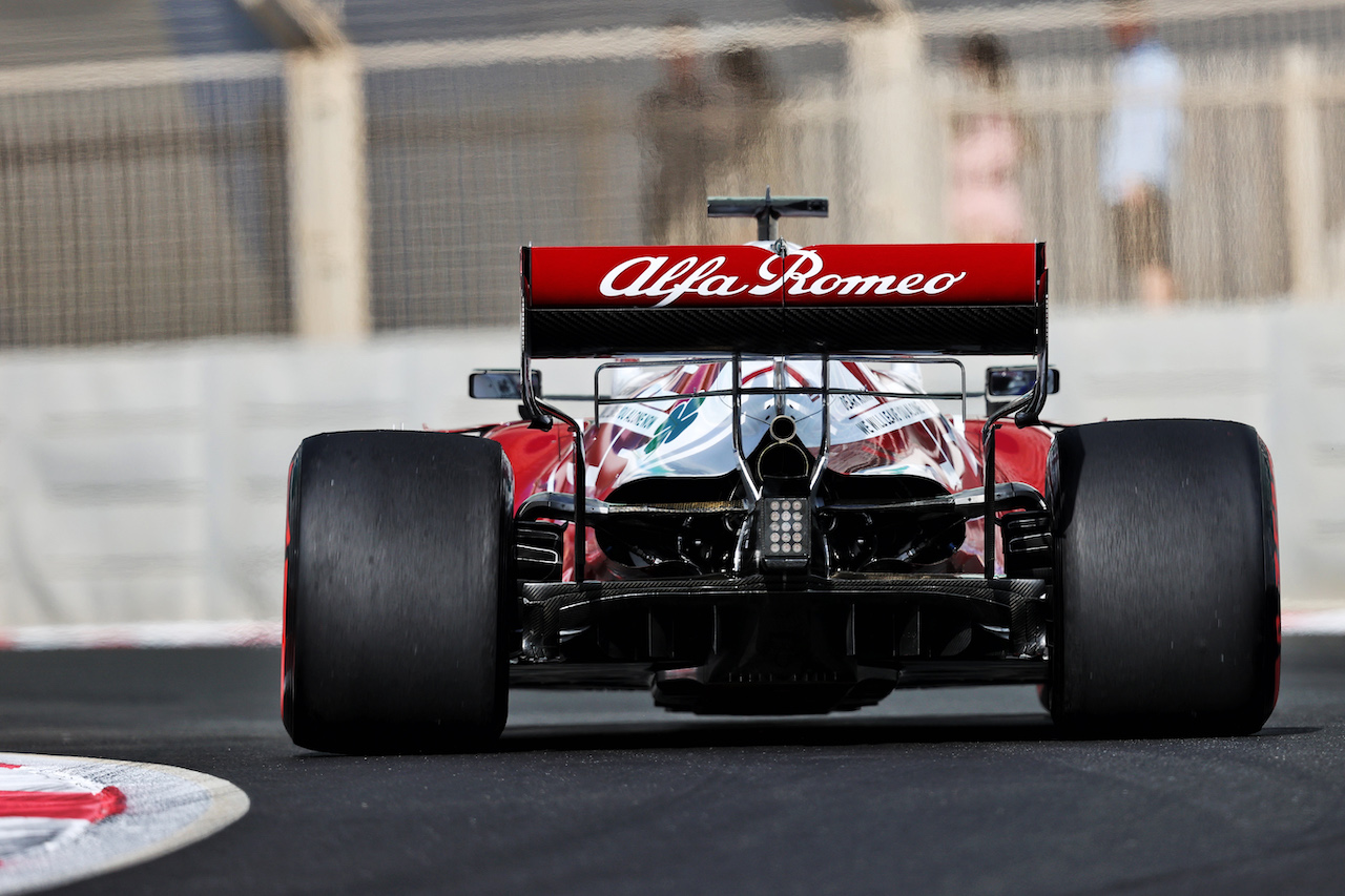 GP ABU DHABI, Kimi Raikkonen (FIN) Alfa Romeo Racing C41.
10.12.2021. Formula 1 World Championship, Rd 22, Abu Dhabi Grand Prix, Yas Marina Circuit, Abu Dhabi, Practice Day.
- www.xpbimages.com, EMail: requests@xpbimages.com © Copyright: Moy / XPB Images