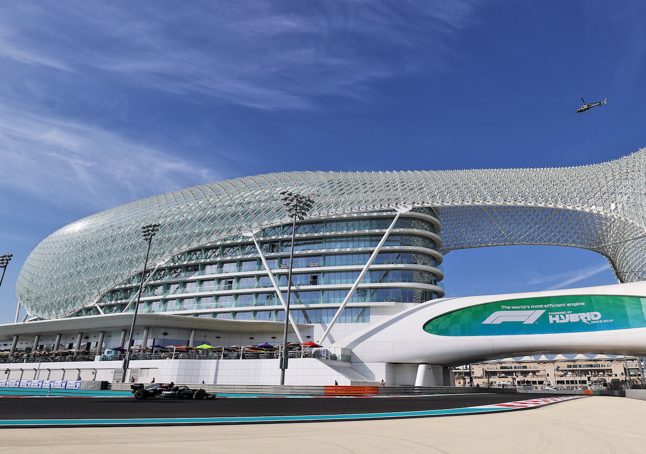 GP ABU DHABI, Lewis Hamilton (GBR) Mercedes AMG F1 W12.
10.12.2021. Formula 1 World Championship, Rd 22, Abu Dhabi Grand Prix, Yas Marina Circuit, Abu Dhabi, Practice Day.
- www.xpbimages.com, EMail: requests@xpbimages.com © Copyright: Moy / XPB Images
